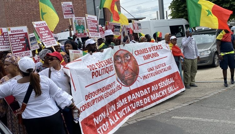 New York : des manifestants hostiles à Macky SALL à la 78ème session de l’Assemblée générale des Nations Unies