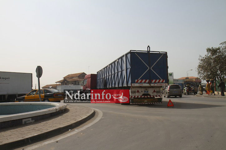 SAINT-LOUIS : En panne à l’entrée du pont Faidherbe, un camion bloque la circulation depuis 2 jours.