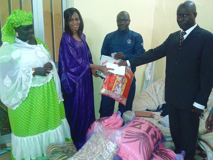 JOURNÉE NATIONALE DU TALIBÉ : l’Action sociale et l’AEMO reçoivent des dons du député Aminata GUEYE. JOURNÉE NATIONALE DU TALIBÉ : l’Action sociale et l’AEMO reçoivent des dons du député Aminata GUEYE.