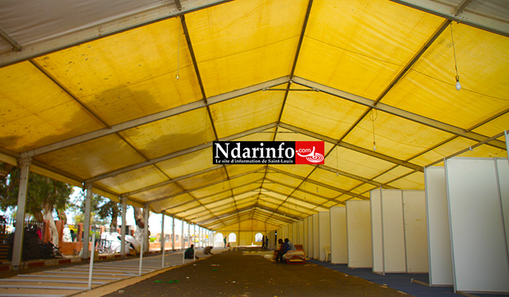 SAINT-LOUIS JAZZ 2015 innove: le podium délocalisé, la foire internationale renforcée, en cours d’installation sur la Place Faidherbe.