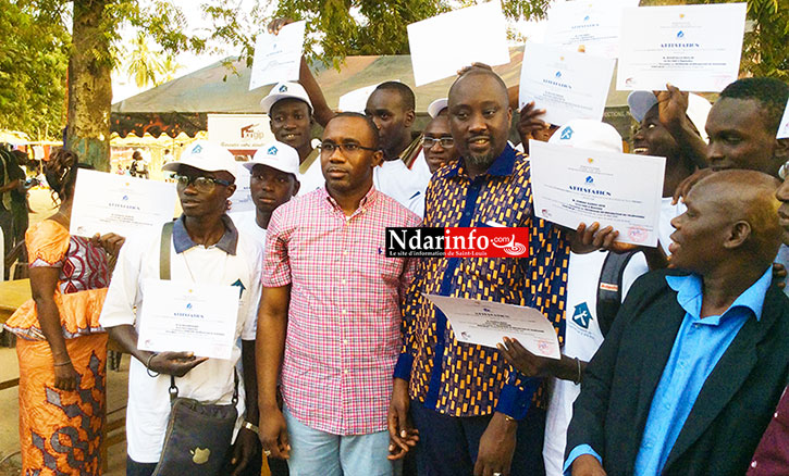 ZIGUINCHOR : l'Anamo et le Fongip forment les réparateurs de téléphones portables.