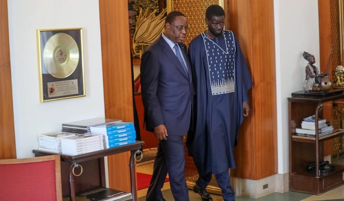 Palais : Diomaye change les fauteuils marron-beige de Macky Palais : Diomaye change les fauteuils marron-beige de Macky