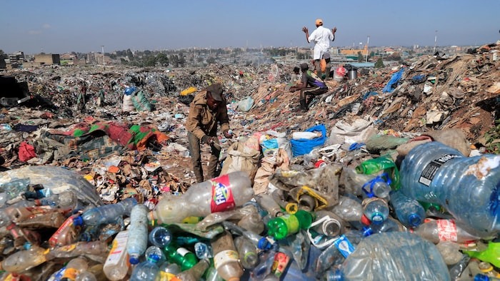 Sénégal : la persistance du plastique défie la loi