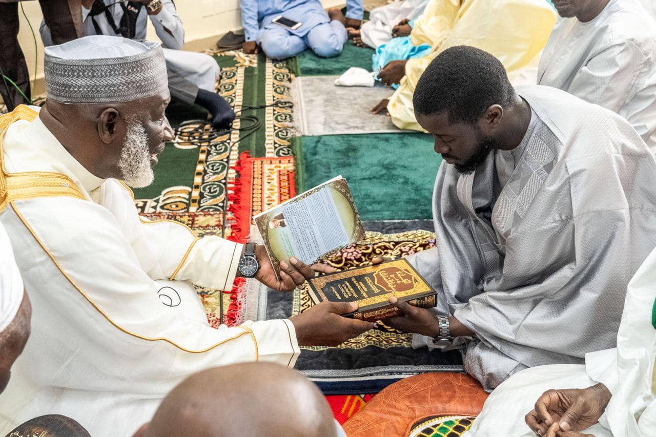 Visites chez les familles religieuses : le président reprend les consultations vendredi