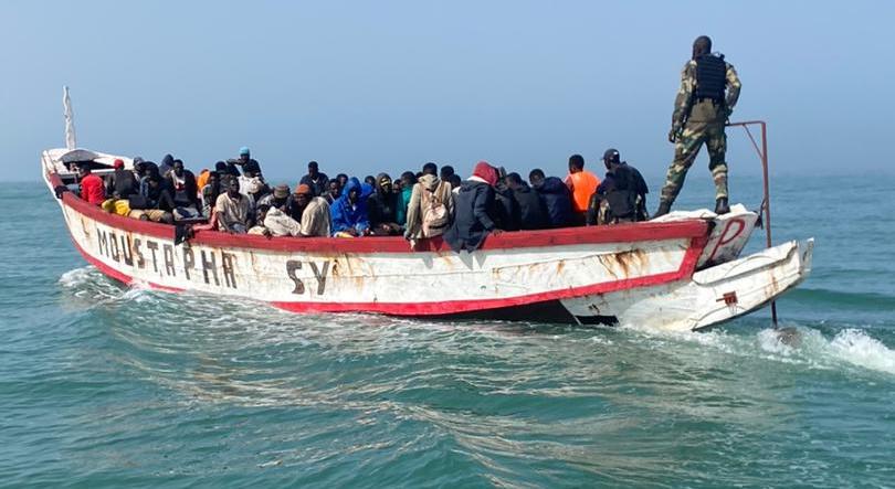 ​Saint-Louis : un bateau de migrants intercepté par la marine, ce matin (photos)