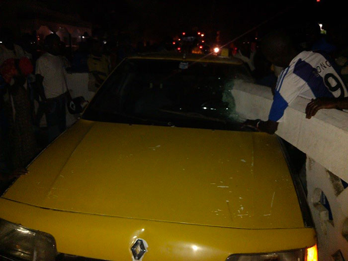 ACCIDENT À GUET-NDAR : un taxi s’engouffre dans le monument aux morts. ACCIDENT À GUET-NDAR : un taxi s’engouffre dans le monument aux morts.