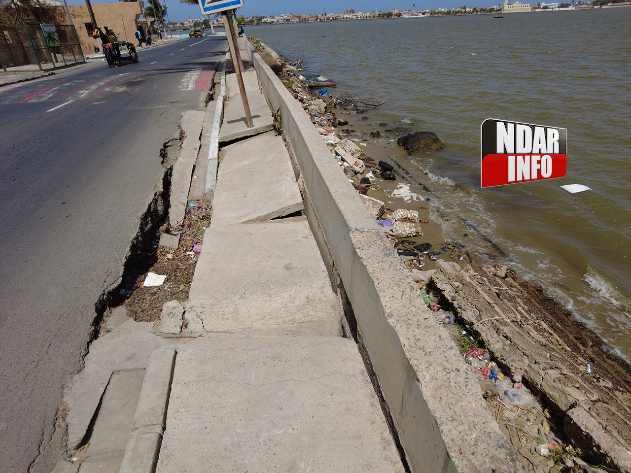 Alerte sur la Corniche Nord de Saint-Louis : une partie du goudron s’enlise ...