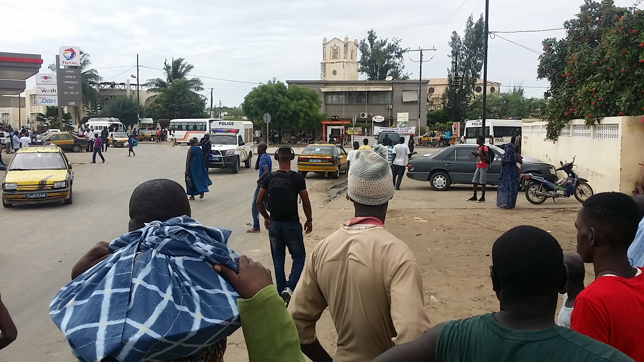 DIRECT: plusieurs chauffeurs de taxi arrêtés.