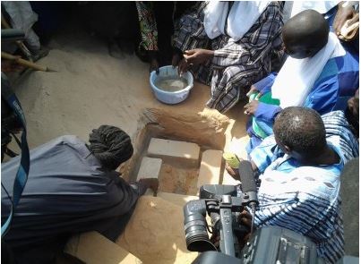 NGALELLE : Serigne Mame Mor MBACKE pose la première pierre de l’Université Cheikh Ahmadou Bamba. NGALELLE : Serigne Mame Mor MBACKE pose la première pierre de l’Université Cheikh Ahmadou Bamba.