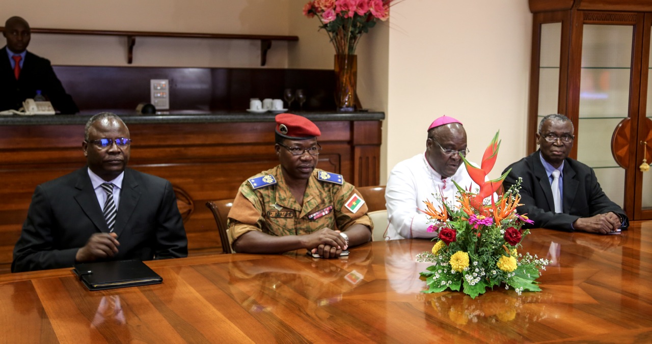 BURKINA: les images de la rencontre entre le Président Macky  Sall et le groupe de facilitateurs Burkinabé.