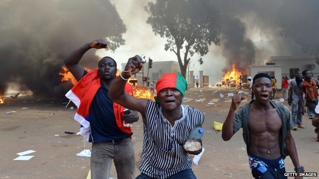 Burkina Faso: Les putchistes encerclés, négocient leur reddition; Michel Kafando se refugie à la résidence de l'ambassade de France
