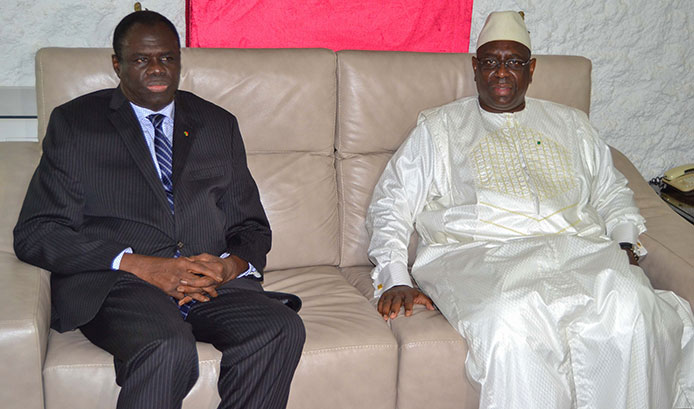 RÉSOLUTIONS DE LA CEDEAO SUR LE BURKINA :  Macky SALL « applaudi », Boni YAYI nommé « facilitateur », Kafanfo « installé » et « un fonds d’indemnisation des victimes » en perspective. RÉSOLUTIONS DE LA CEDEAO SUR LE BURKINA :  Macky SALL « applaudi », Boni YAYI nommé « facilitateur », Kafanfo « installé » et « un fonds d’indemnisation des victimes » en perspective.