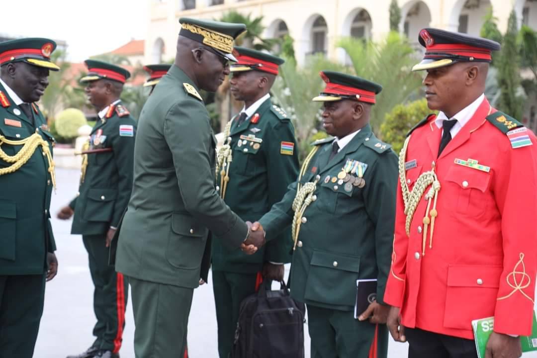 Dakar et Banjul veulent renforcer leur coopération militaire Dakar et Banjul veulent renforcer leur coopération militaire