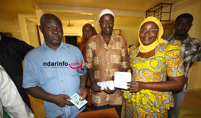 CENT INDIGENTS ENRÔLÉS DANS LA CMU : PIKINE acclame la « générosité » de Samba GUEYE. CENT INDIGENTS ENRÔLÉS DANS LA CMU : PIKINE acclame la « générosité » de Samba GUEYE.