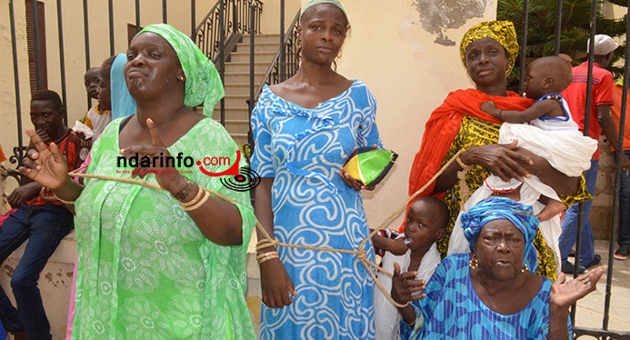 VIDÉO - LARMES AUX YEUX, UNE SINISTRÉE DE GOXU MBACC CRIE : « la Mairie de Saint-Louis sera notre tombe ». Regardez ! VIDÉO - LARMES AUX YEUX, UNE SINISTRÉE DE GOXU MBACC CRIE : « la Mairie de Saint-Louis sera notre tombe ». Regardez !