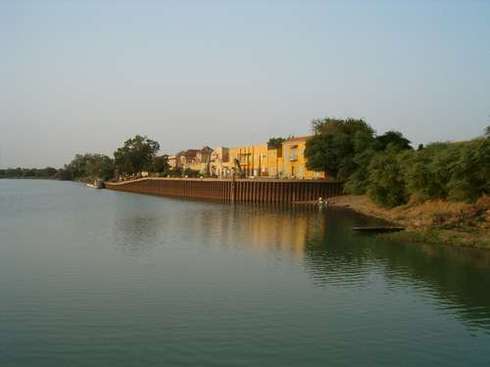 Podor: La localité de NDIAWAR sous les eaux Podor: La localité de NDIAWAR sous les eaux