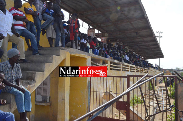 URGENT - Trois blessés graves après l'éffondrement d'une barrière du stade Babacar SEYE (Photos) 