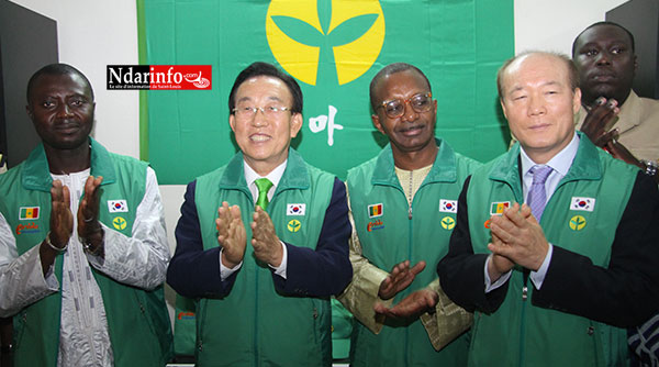 Le Secrétaire d'ETat Moustapha Lo DIATTA, le Gouverneur Kwan Yong LEE, le recteur Baydallaye KANE et l'Ambassadeur de la Corré du Sud, S.E.M. Hyung-kuk KIM.