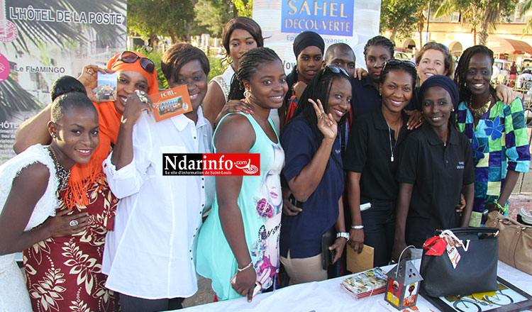 Les charmantes actrices du tourisme saint-louisien sur la Place Faidherbe.