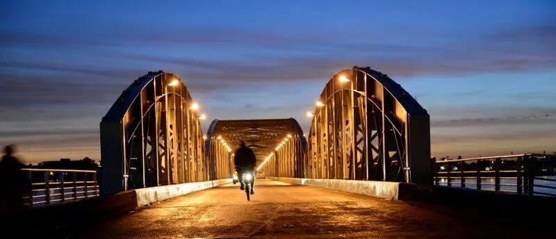 Vue nocturne du pont Faidherbe. Crédit photo: Erick-Christian AHOUNOU