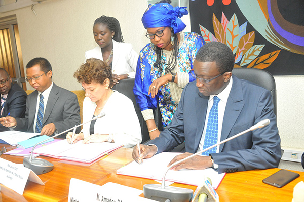 TRANSPORT ET MOBILITE URBAINE :  55 millions de dollars de la BM pour ouvrir un second corridor entre Dakar et Saint-Louis. TRANSPORT ET MOBILITE URBAINE :  55 millions de dollars de la BM pour ouvrir un second corridor entre Dakar et Saint-Louis.