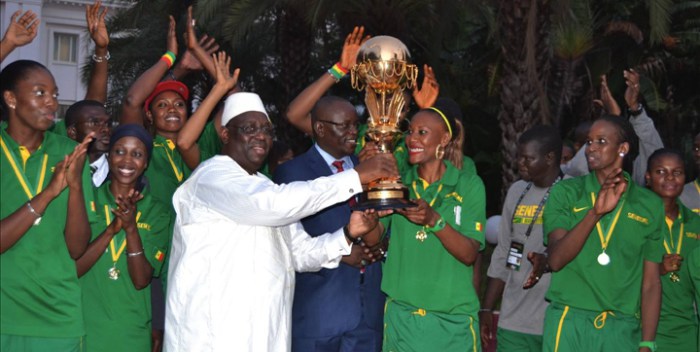 Macky Sall gâte les Lionnes: 10 millions de F Cfa et 1 appartement par basketteuse.