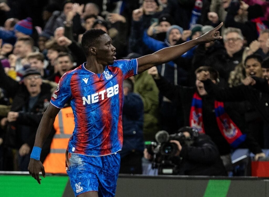 Ismaïla Sarr mène Crystal Palace à son premier sacre historique face à Manchester City
