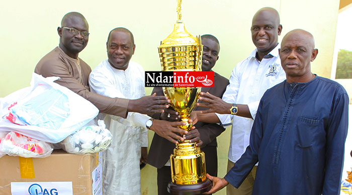 FINALE DE LA COUPE DU MAIRE : 23 paires de maillots, 55 ballons, 40 médailles et des enveloppes financières. FINALE DE LA COUPE DU MAIRE : 23 paires de maillots, 55 ballons, 40 médailles et des enveloppes financières.