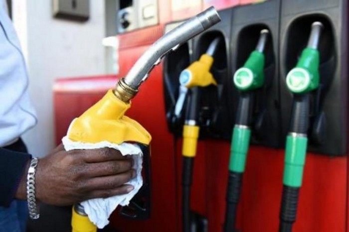 Macky Sall envisage une nouvelle baisse du prix du gasoil