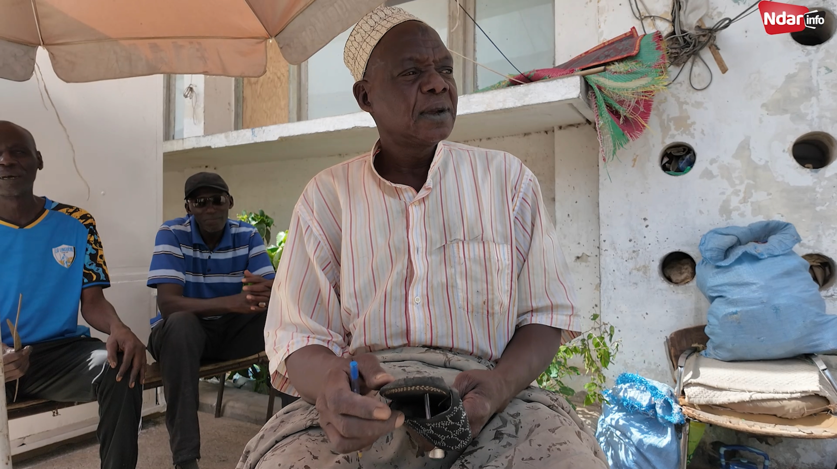 Donner une nouvelle vie aux chaussures : un métier traditionnel qui résiste au temps
