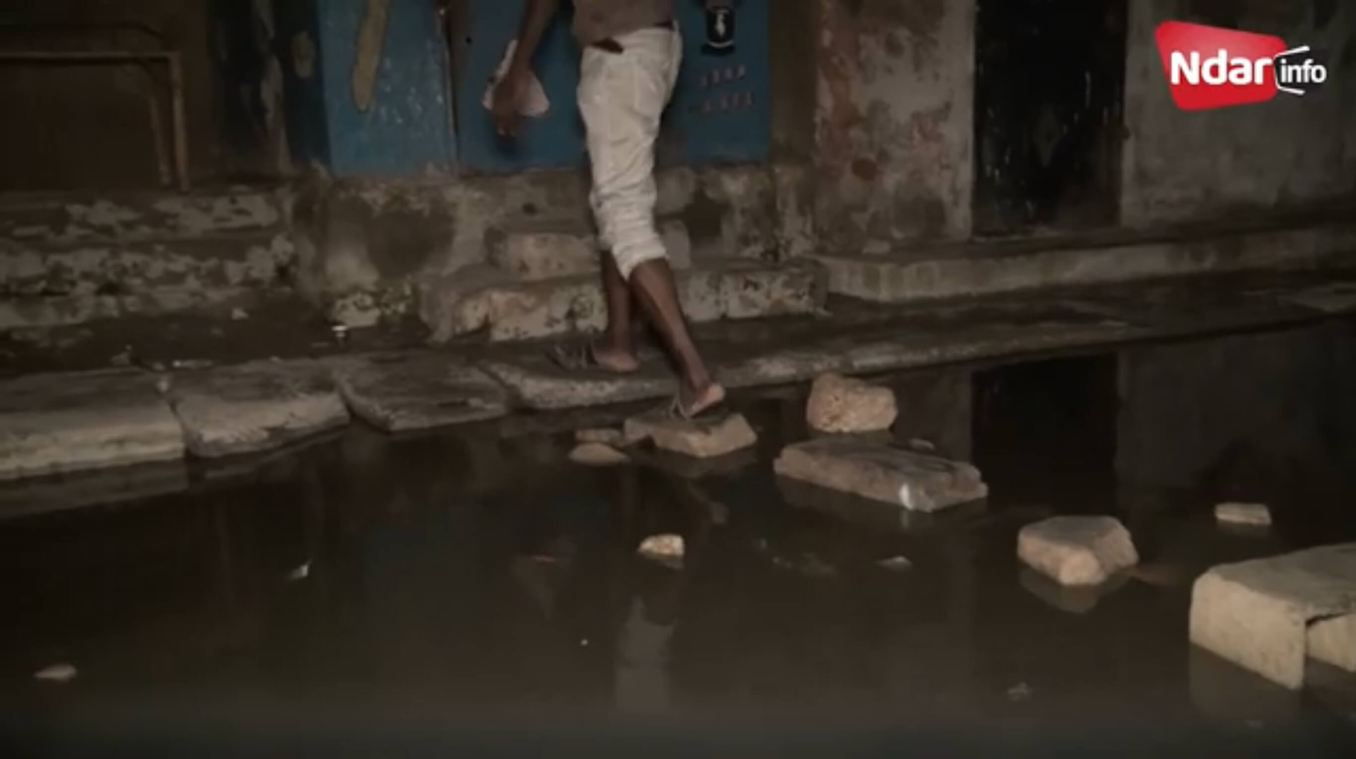 Pikine Tableau Walo : plongés dans le noir et les eaux, les habitants crient leur désarroi Pikine Tableau Walo : plongés dans le noir et les eaux, les habitants crient leur désarroi