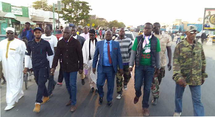 Marche de quelques leaders du Front du NON à Pikine Guy Sédelé