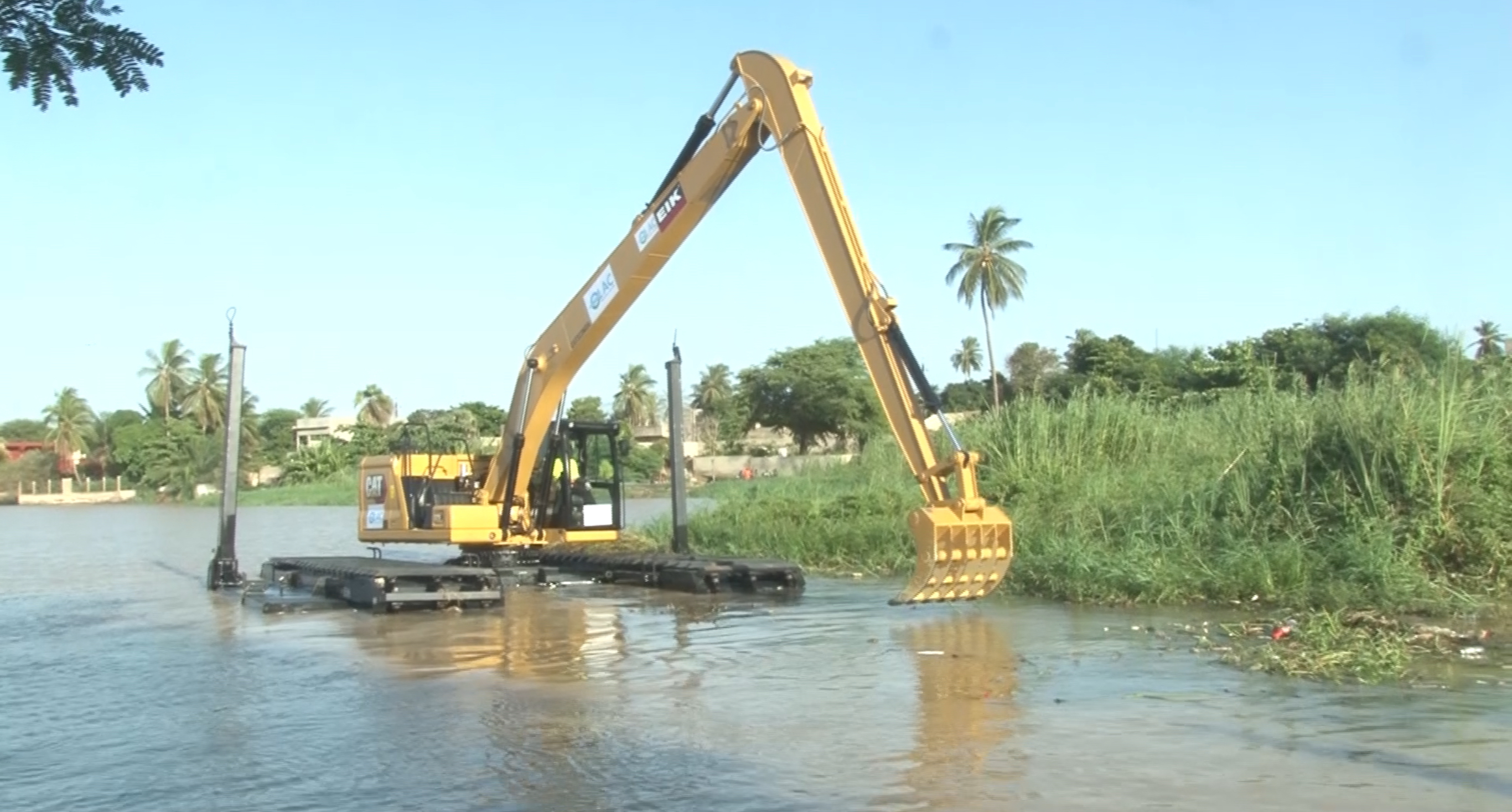 Saint-Louis – Ressources en eau : L’OLAC se dote d’un engin amphibie pour lutter contre les plantes aquatiques envahissantes Saint-Louis – Ressources en eau : L’OLAC se dote d’un engin amphibie pour lutter contre les plantes aquatiques envahissantes