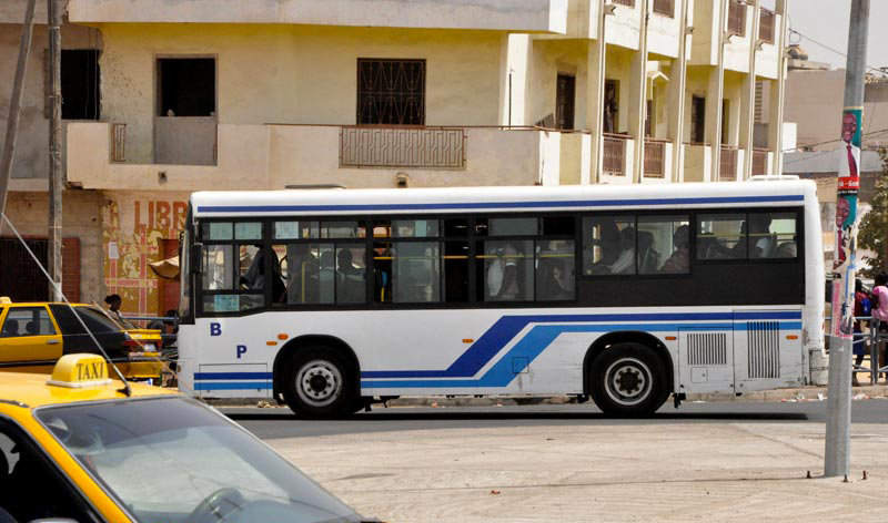 PIKINE : un bus roule sur un jeune garçon.