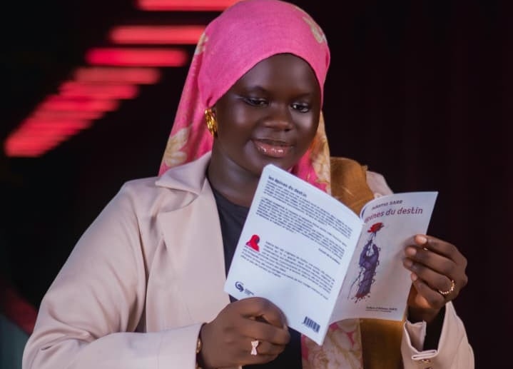 UGB : l’étudiante Adama Sarr publie ”Les épines du destin”, un roman sur résilience et destin