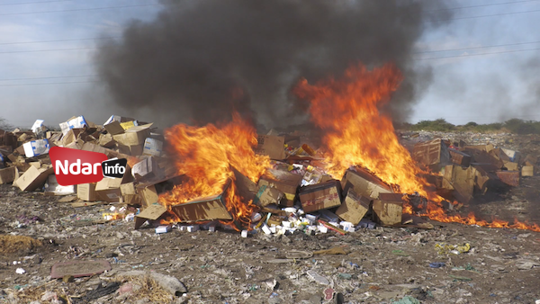 Saint-Louis : la douane incinère 384 millions de francs de marchandises illicites