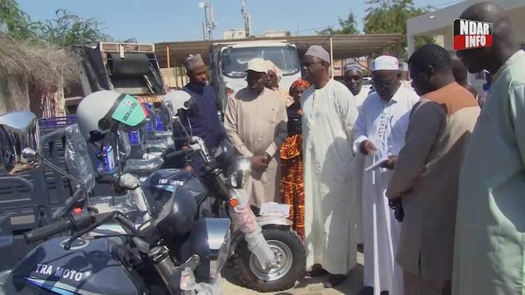 Saint-Louis : le PRDC remet 11 tricycles au GIE CETOM pour la collecte des ordures