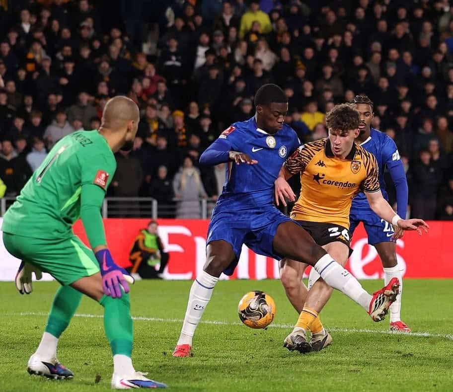 Chelsea écrase Hull City : comment Mamadou Sarr a conquis Londres pour ses débuts