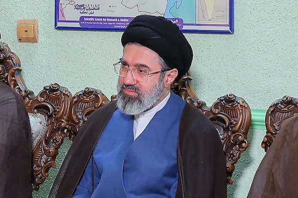 Iran : Le nouveau Guide suprême Mojtaba Khamenei blessé dans un bombardement