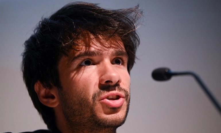 Bras de fer avec la CAF : Juan Branco critique sévèrement le choix d'avocats de la FSF