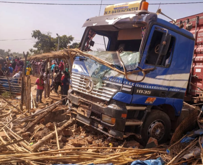 Accident mortel : Une voiture s'encastre sous un camion sur l'axe Touba-Kaffrine
