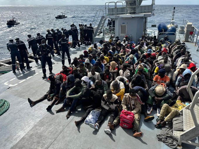 Émigration clandestine : La Marine nationale secourt 132 migrants au large de Dakar
