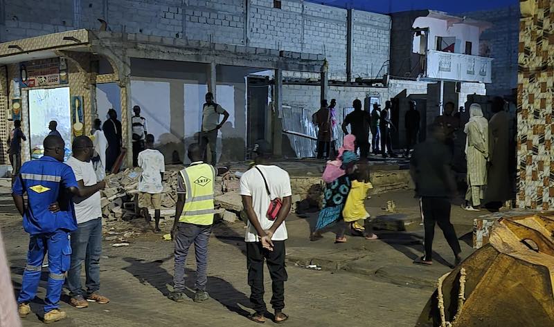 Nuit de drame à Pikine : un immeuble cède, les fouilles se poursuivent au lever du jour