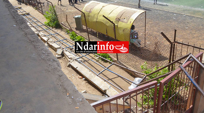 Effondrement d'un "garde fou" d'une tribune du stade, le 13 octobre 2015