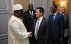 Arrivée de Manuel Valls à Dakar pour une visite de 48 heures  Arrivée de Manuel Valls à Dakar pour une visite de 48 heures