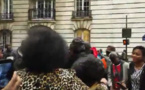 PARIS:  des Sénégalais manifestent devant le Consulat PARIS:  des Sénégalais manifestent devant le Consulat