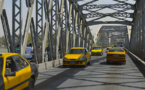 Le chauffeur descend uriner, ils  emportent le taxi et se font arrêter à Saint-Louis. Le chauffeur descend uriner, ils  emportent le taxi et se font arrêter à Saint-Louis.