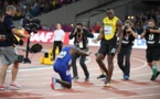  Championnats du monde : Quand Justin Gatlin s'agenouille devant Usain Bolt à l'arrivée du 100m 