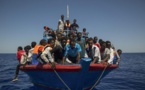 Une pirogue transportant des migrants échoue à la porte du Millénaire