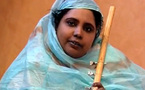La chanteuse mauritanienne Dimi Mint Abba a succombé samedi des suites d'une hémorragie cérébrale survenue il y a deux semaines lors d'une tournée au Maroc, a-t-on appris auprès de sa famille.